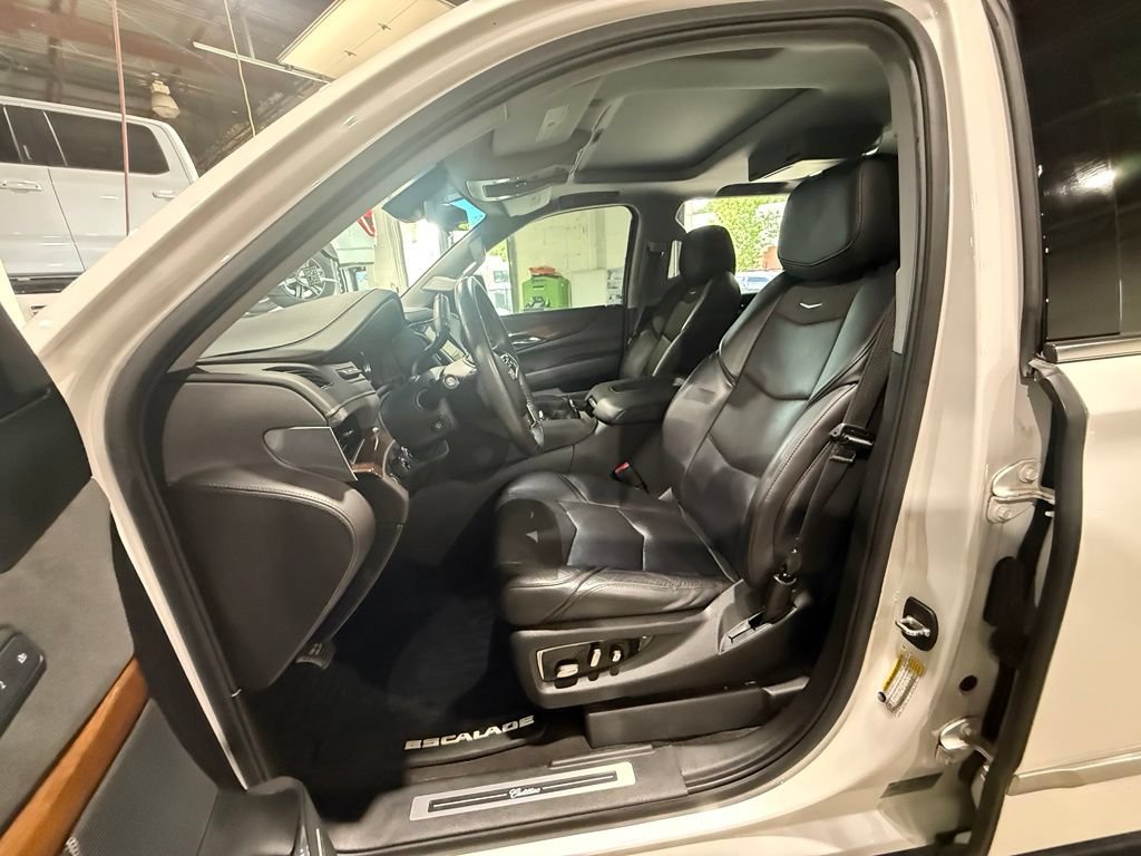 Used 2020 Cadillac Escalade Luxury AWD/4WD image 19