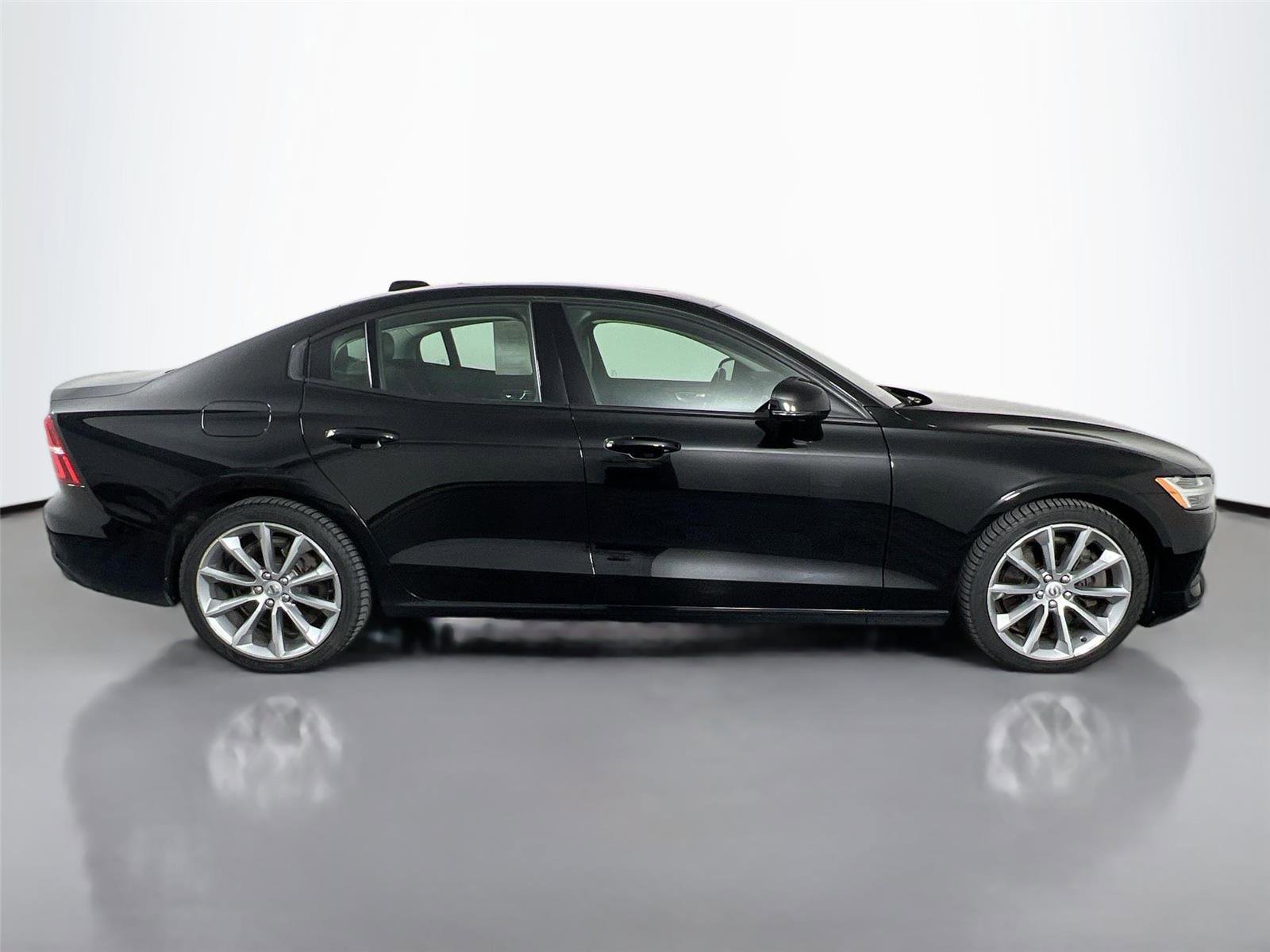 Used 2021 Volvo S60 T6 Momentum w/ Advanced Package AWD/4WD image 6