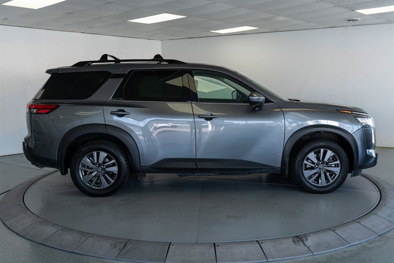 Used 2024 Nissan Pathfinder SV AWD/4WD image 9