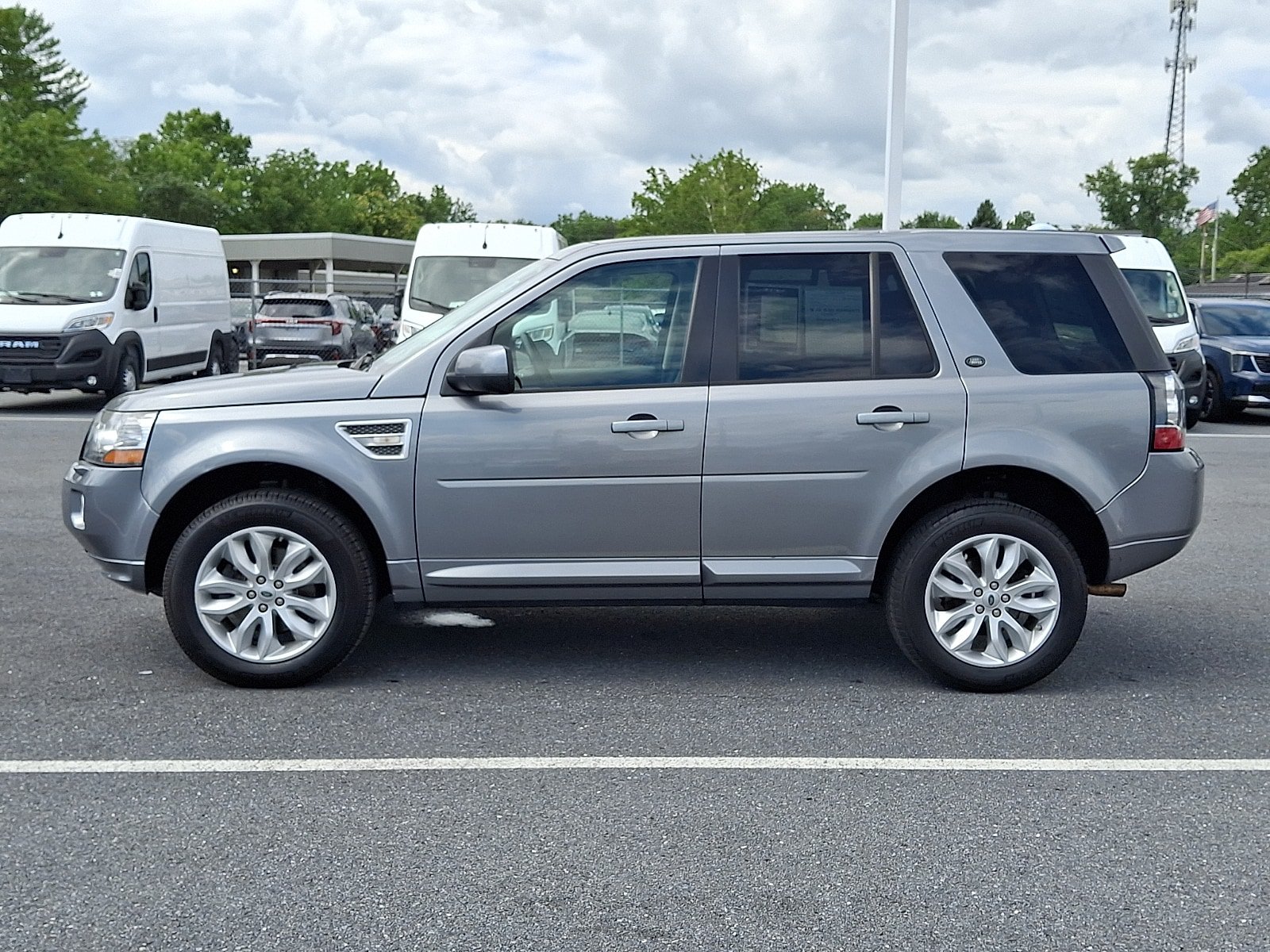 Used 2013 Land Rover LR2 AWD/4WD image 8