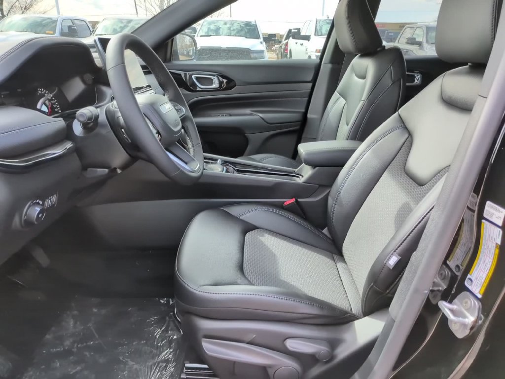 New 2026 Jeep Compass Latitude AWD/4WD image 23