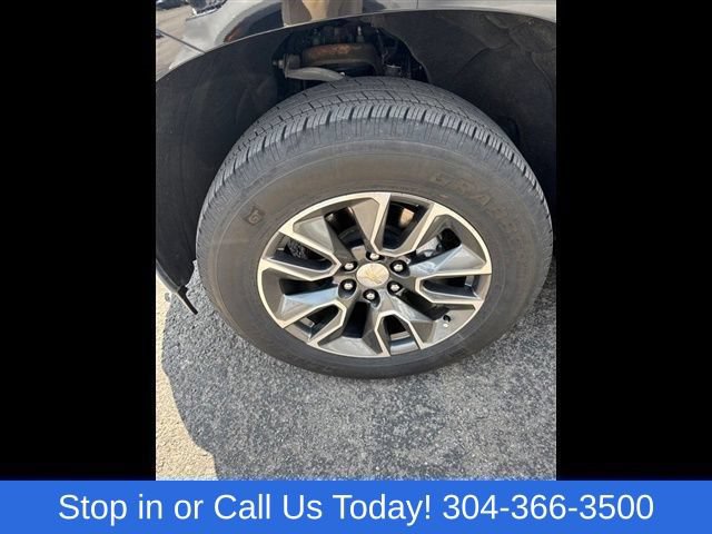 Used 2023 Chevrolet Silverado 1500 LT AWD/4WD image 3