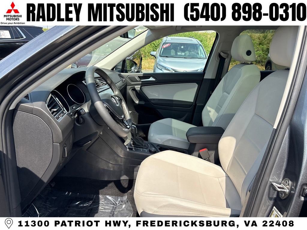 Used 2021 Volkswagen Tiguan SE w/ Panoramic Sunroof Package AWD/4WD image 3