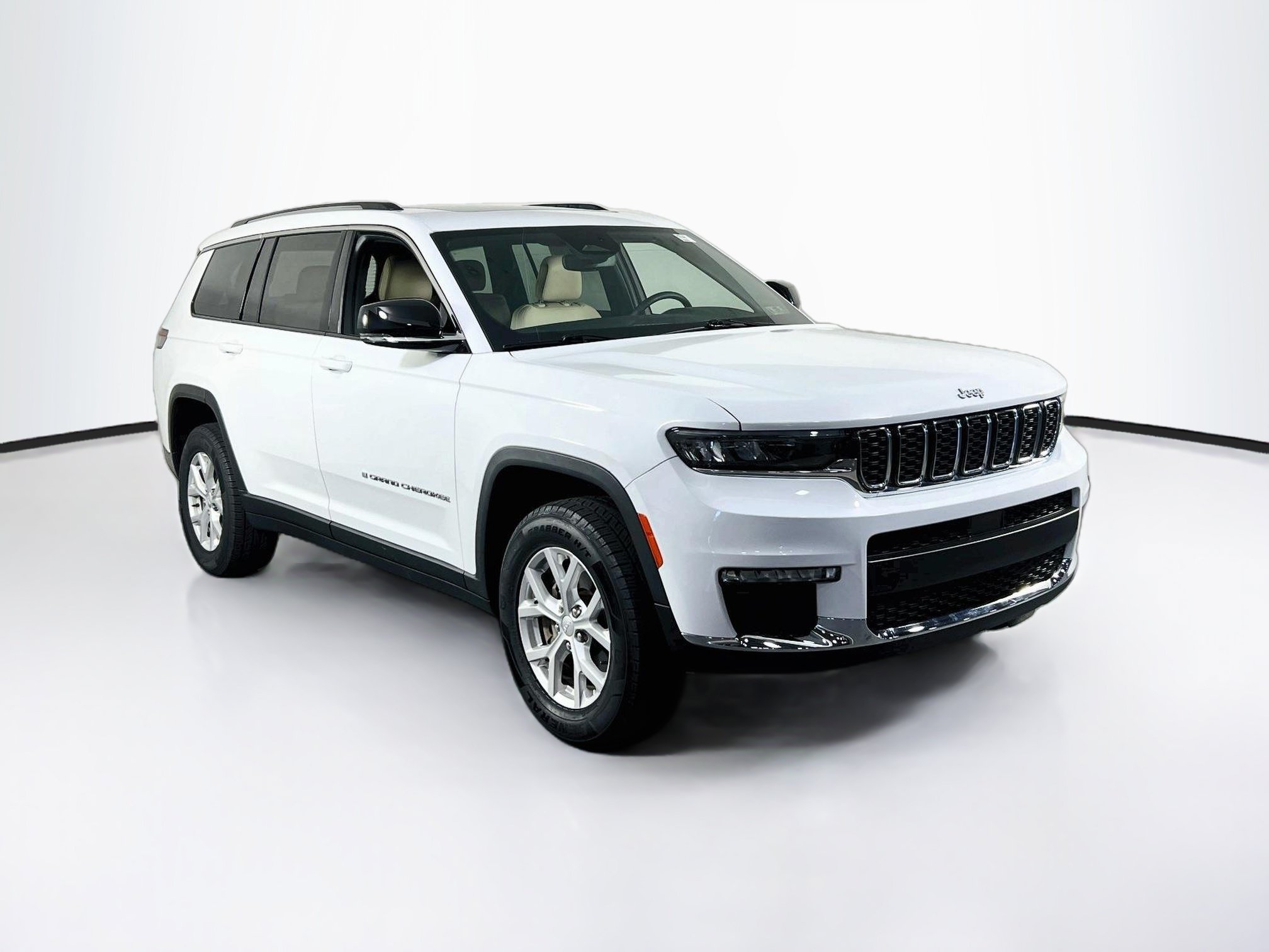 Used 2023 Jeep Grand Cherokee L Limited AWD/4WD image 3