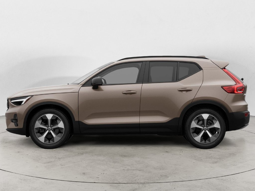 New 2026 Volvo XC40 B5 Plus w/ Protection Package Premier AWD/4WD image 4
