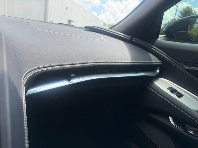 Used 2022 Chevrolet Corvette Stingray Convertible w/ Z51 Performance Package RWD image 31