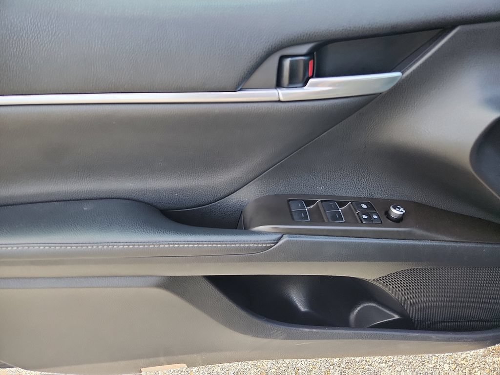 Used 2024 Toyota Camry XSE FWD image 12