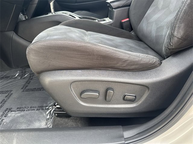 Used 2016 Nissan Rogue SV image 27