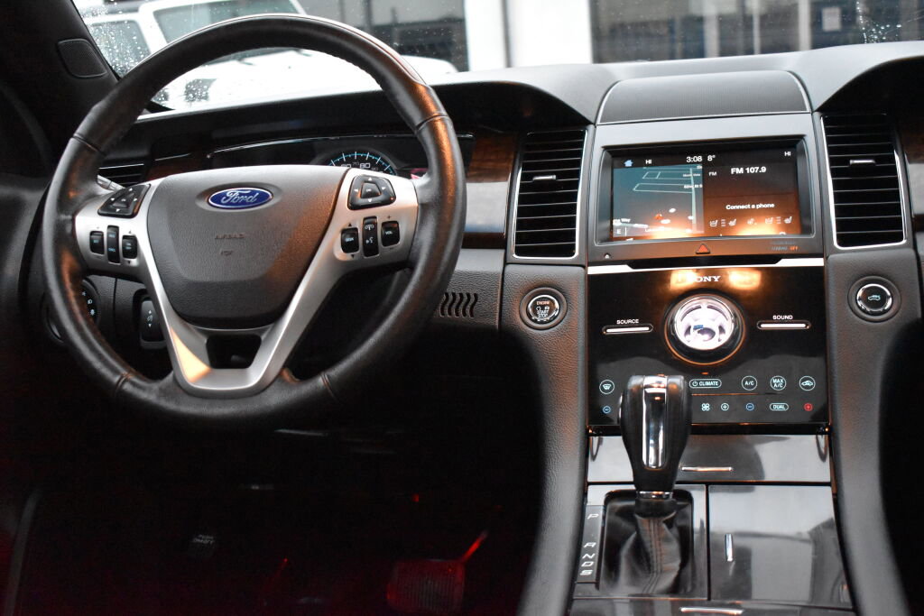 Used 2017 Ford Taurus Limited image 2