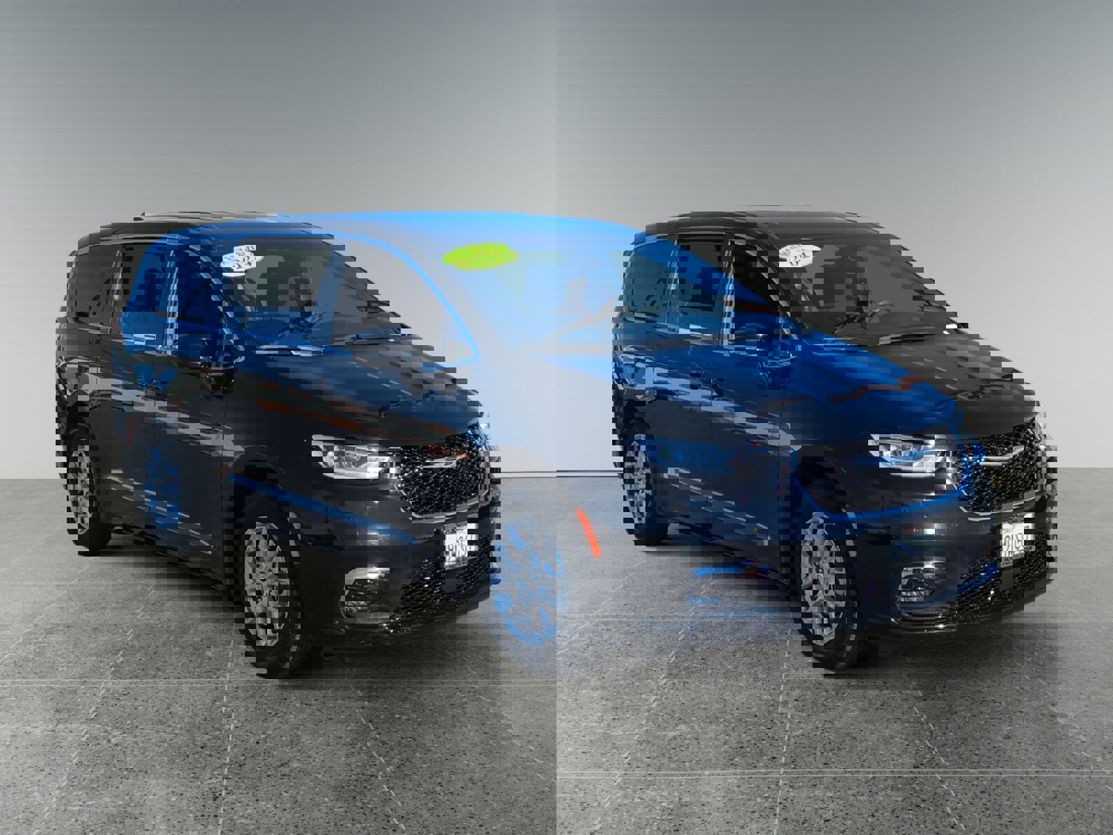 Used 2024 Chrysler Pacifica Touring image 7