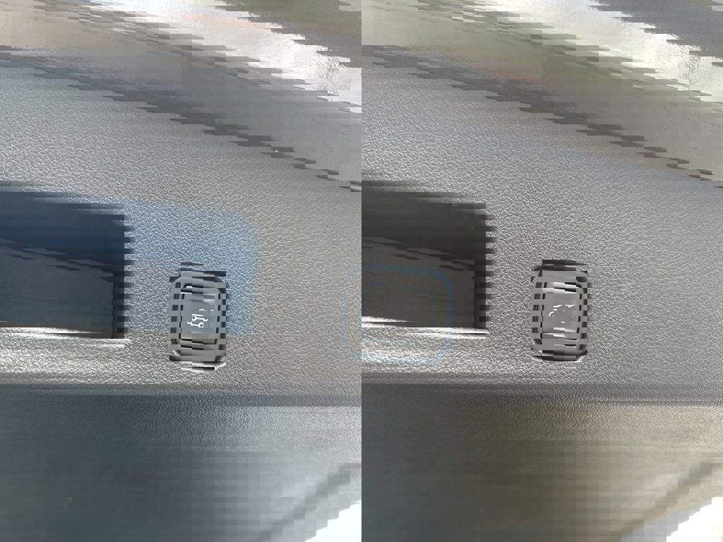 Used 2024 Chevrolet Traverse RS image 12