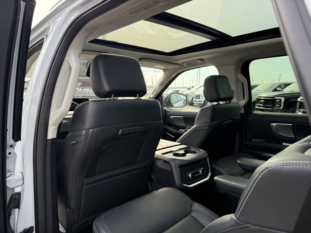 Used 2025 Ford Expedition Platinum AWD/4WD image 10