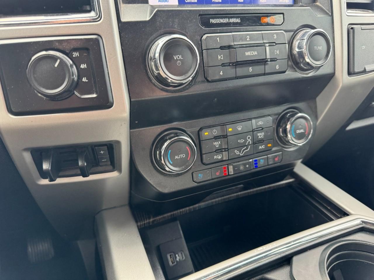 Used 2021 Ford F250 Lariat w/ Lariat Value Package AWD/4WD image 18