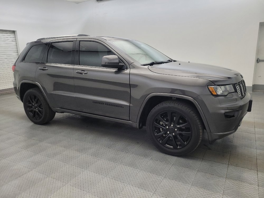 Used 2018 Jeep Grand Cherokee Altitude RWD image 11