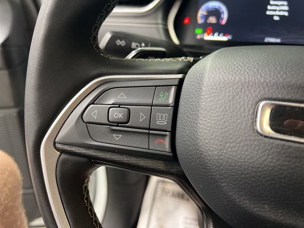 Used 2025 Jeep Grand Cherokee Altitude image 26