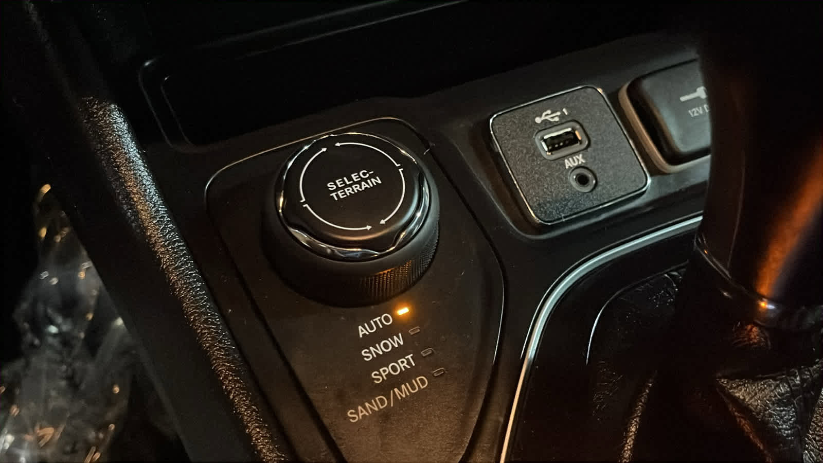 Used 2020 Jeep Cherokee Limited AWD/4WD image 21