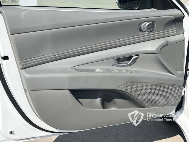 Certified 2025 Hyundai Elantra SEL FWD image 15