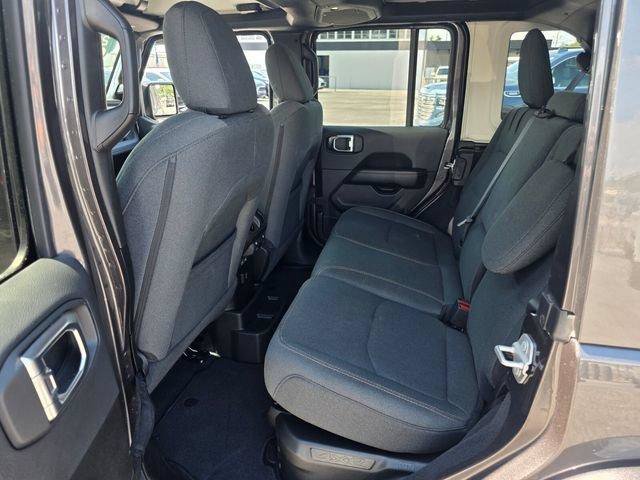 Used 2025 Jeep Wrangler Unlimited Sahara AWD/4WD image 12