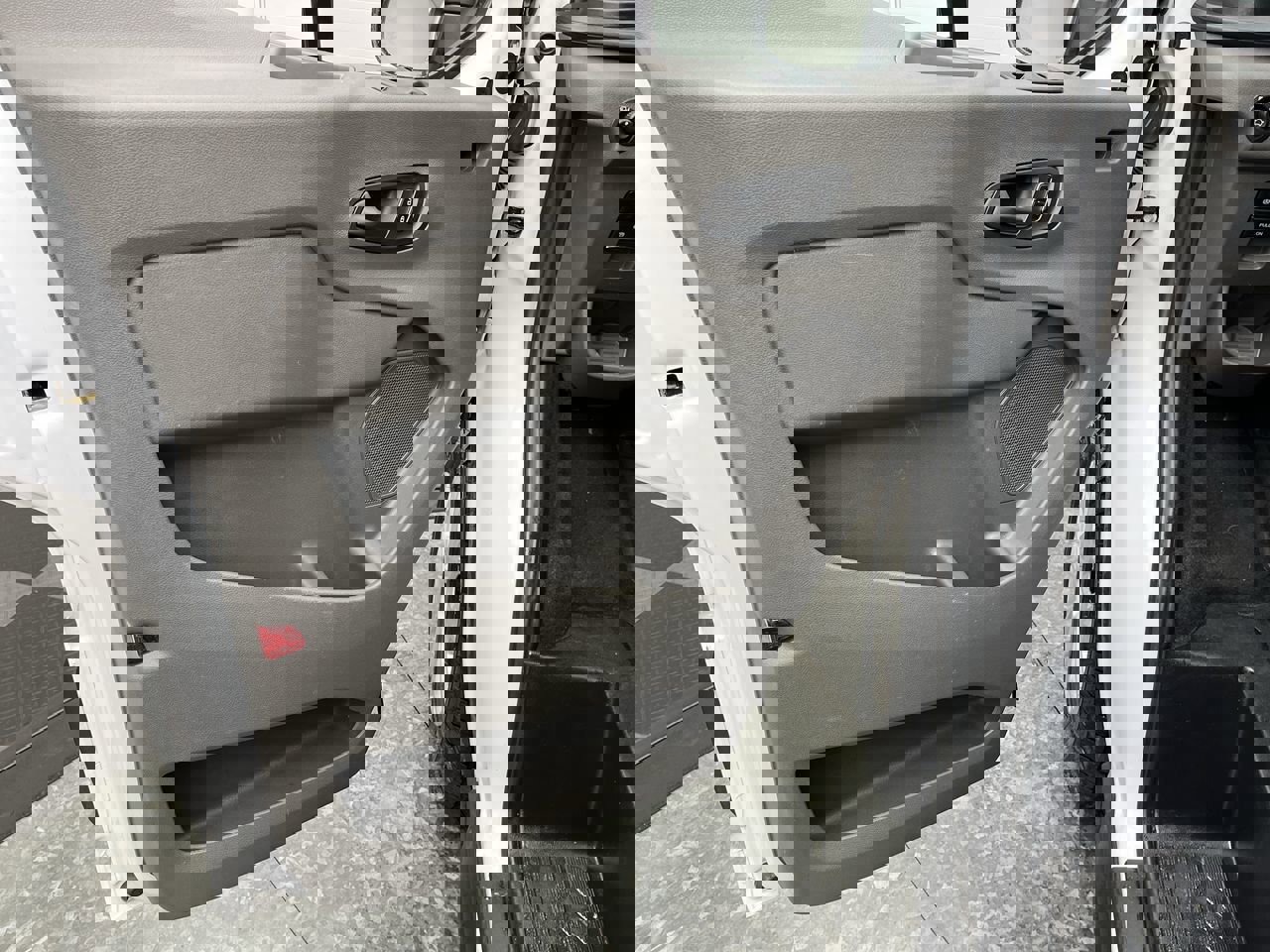 Used 2023 Ford Transit 350 XLT image 7