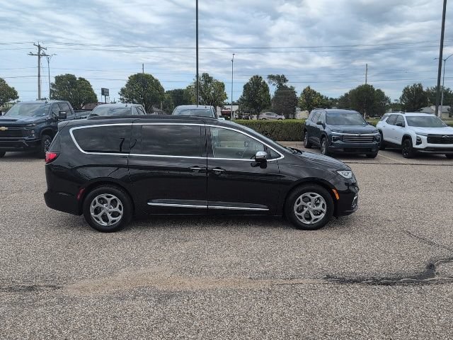 Used 2023 Chrysler Pacifica Limited FWD image 16