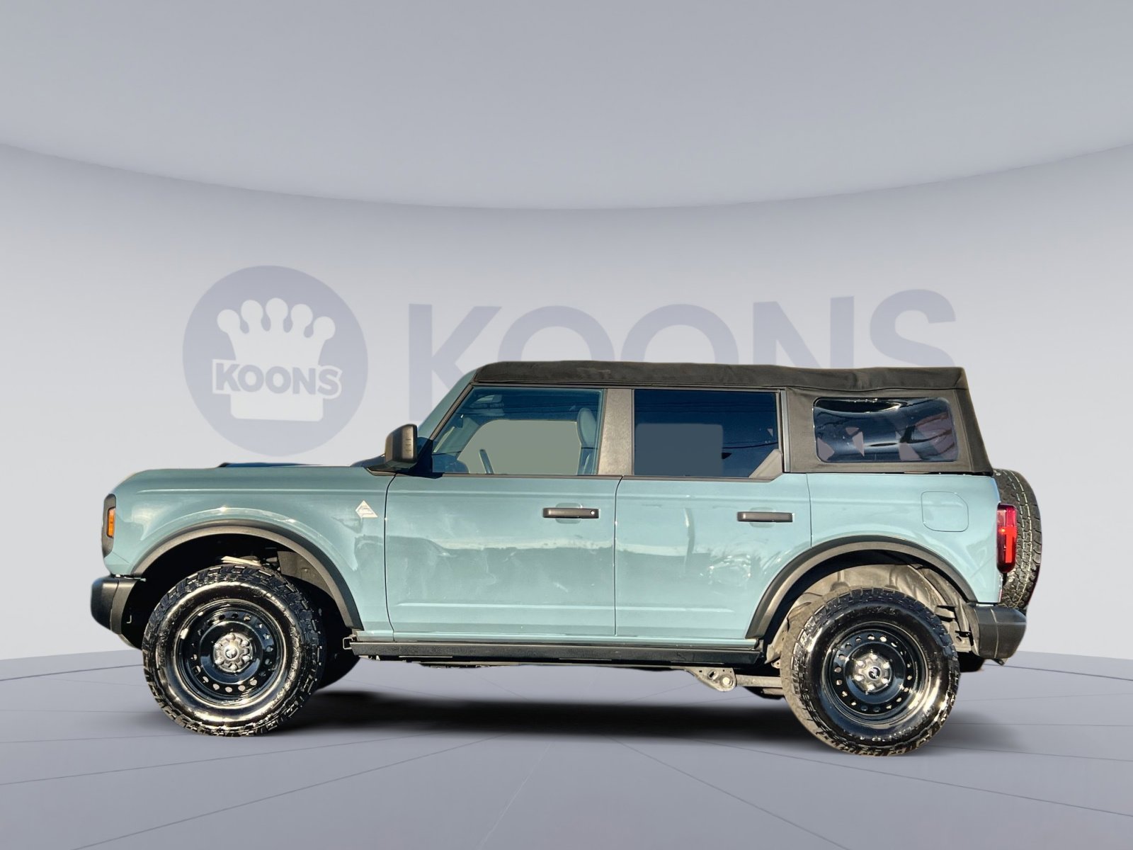 Used 2023 Ford Bronco Black Diamond image 2
