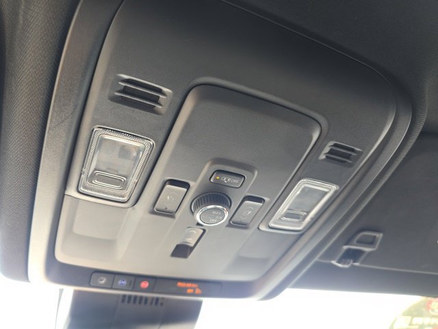 Used 2025 GMC Yukon XL Denali AWD/4WD image 29