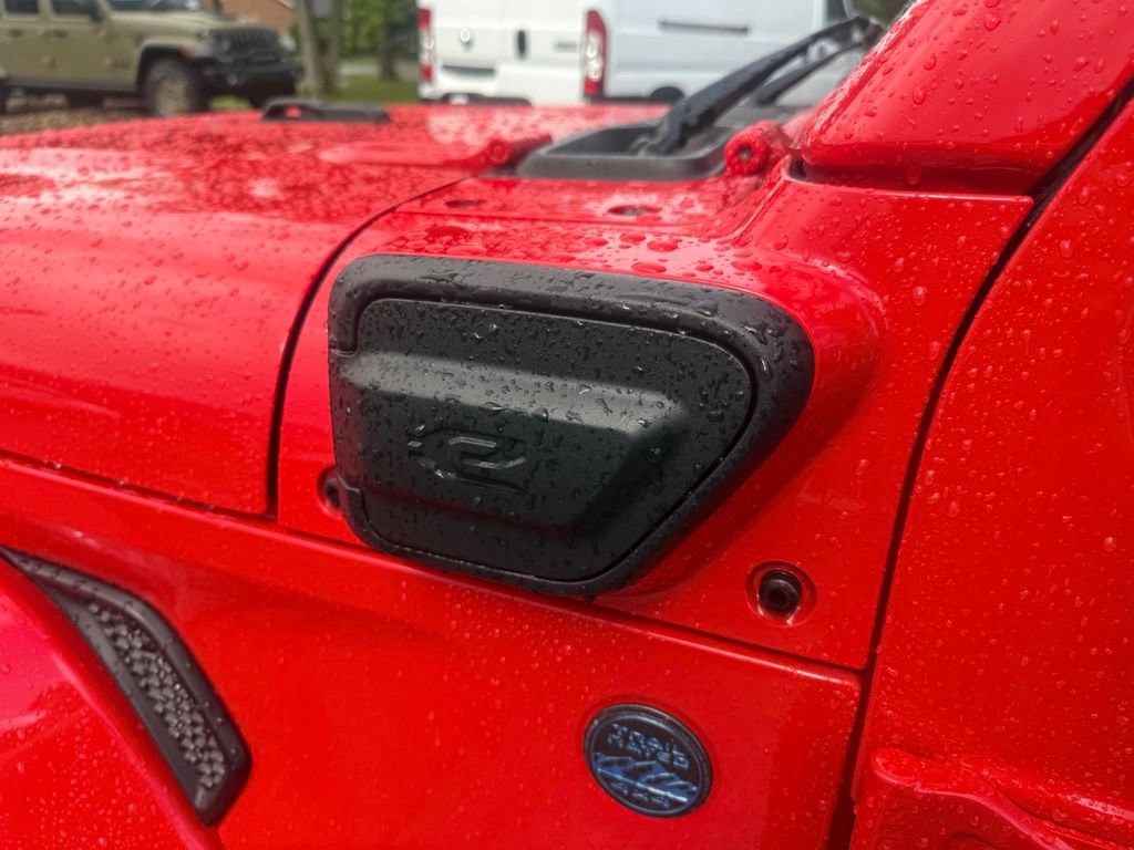 Used 2025 Jeep Wrangler Unlimited Sahara w/ Safety Group AWD/4WD image 11
