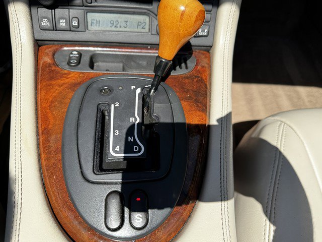 Used 2000 Jaguar XK8 Convertible image 29