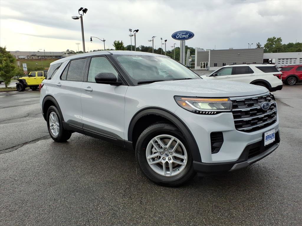 New 2026 Ford Explorer Active AWD/4WD image 3