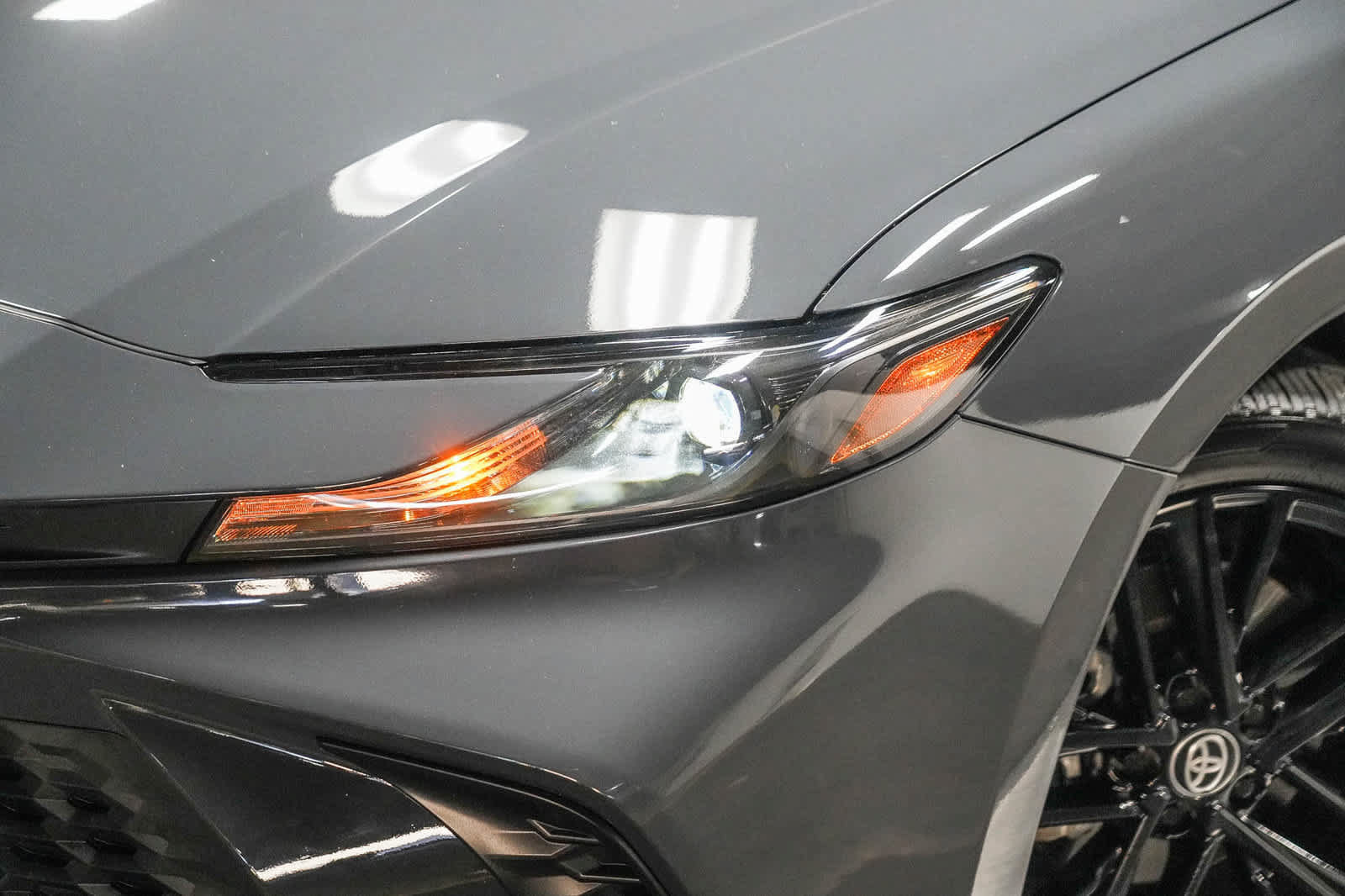 Used 2026 Toyota Camry SE w/ Convenience Package AWD/4WD image 2