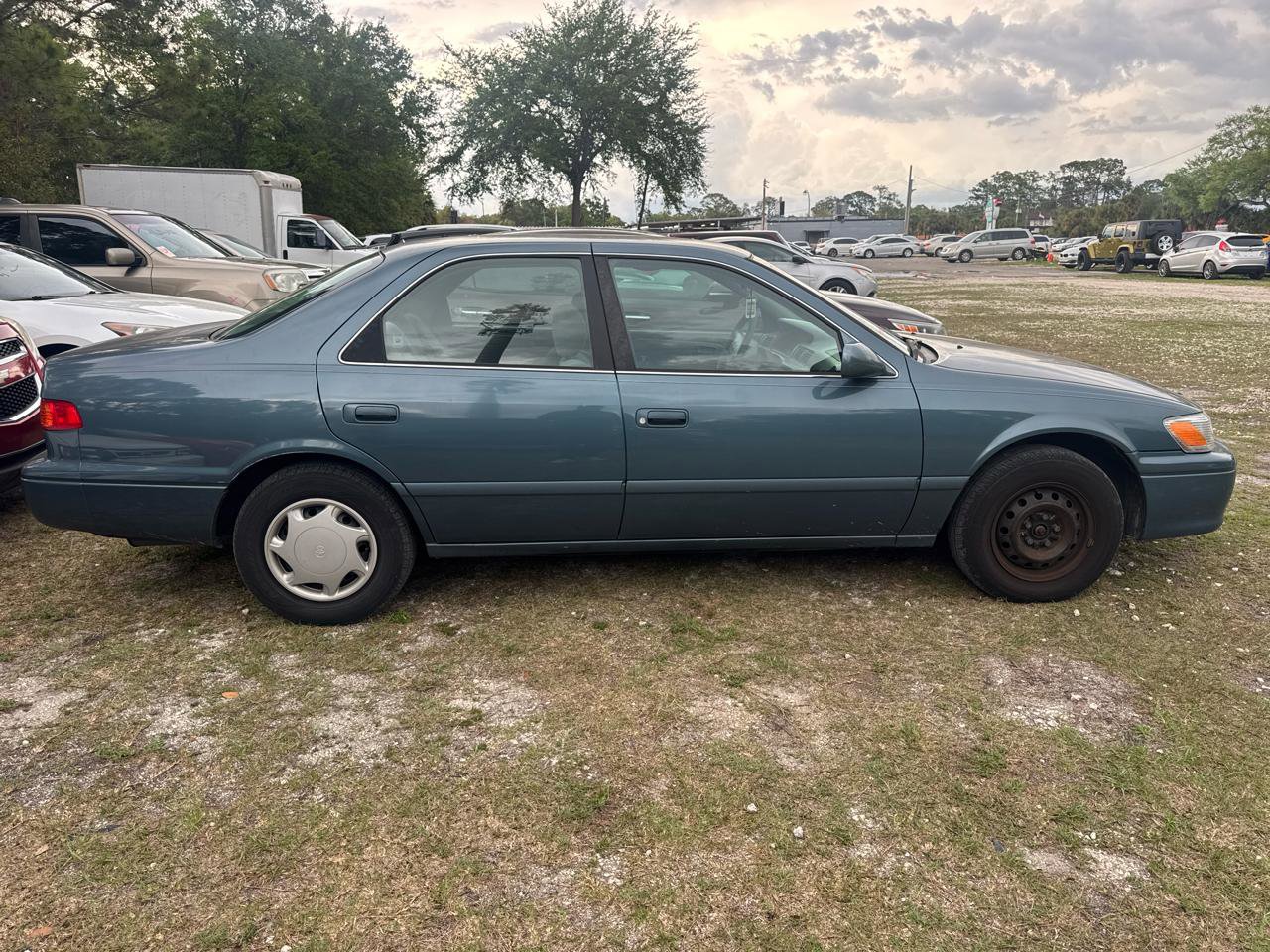 Used 2000 Toyota Camry CE FWD image 4