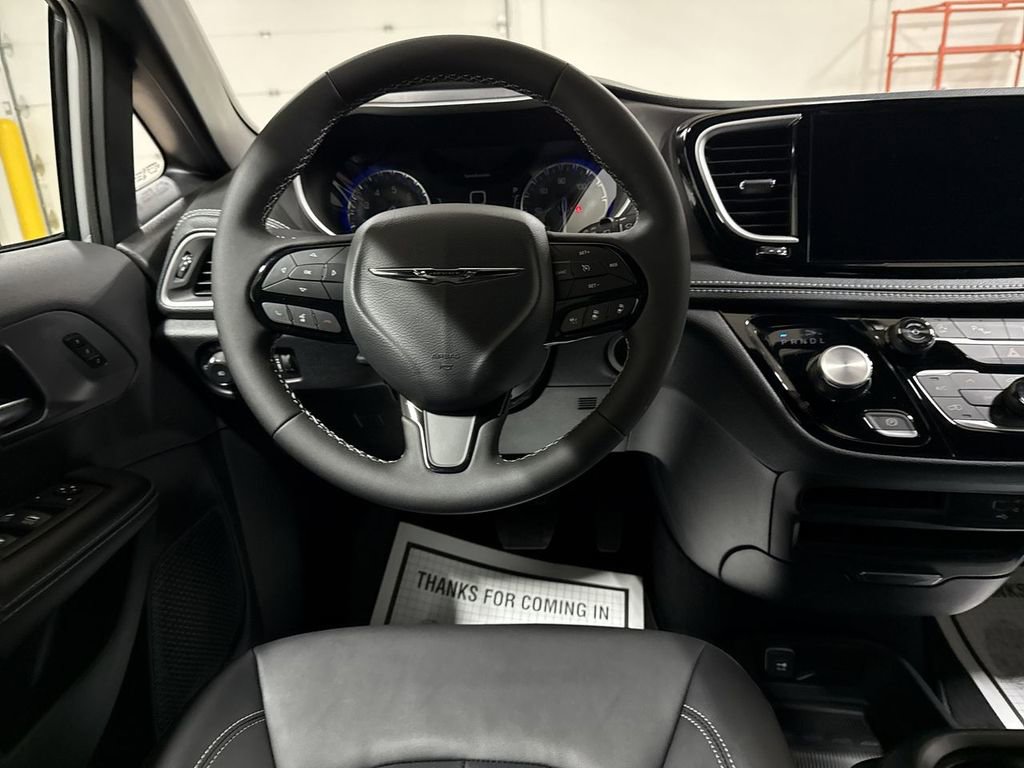 New 2026 Chrysler Pacifica Select w/ S Appearance Package image 20