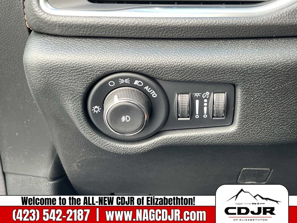 New 2026 Chrysler Pacifica Pinnacle image 24