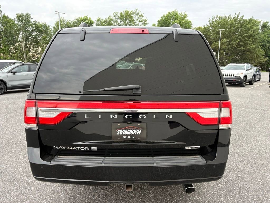 Used 2016 Lincoln Navigator L Select AWD/4WD image 5