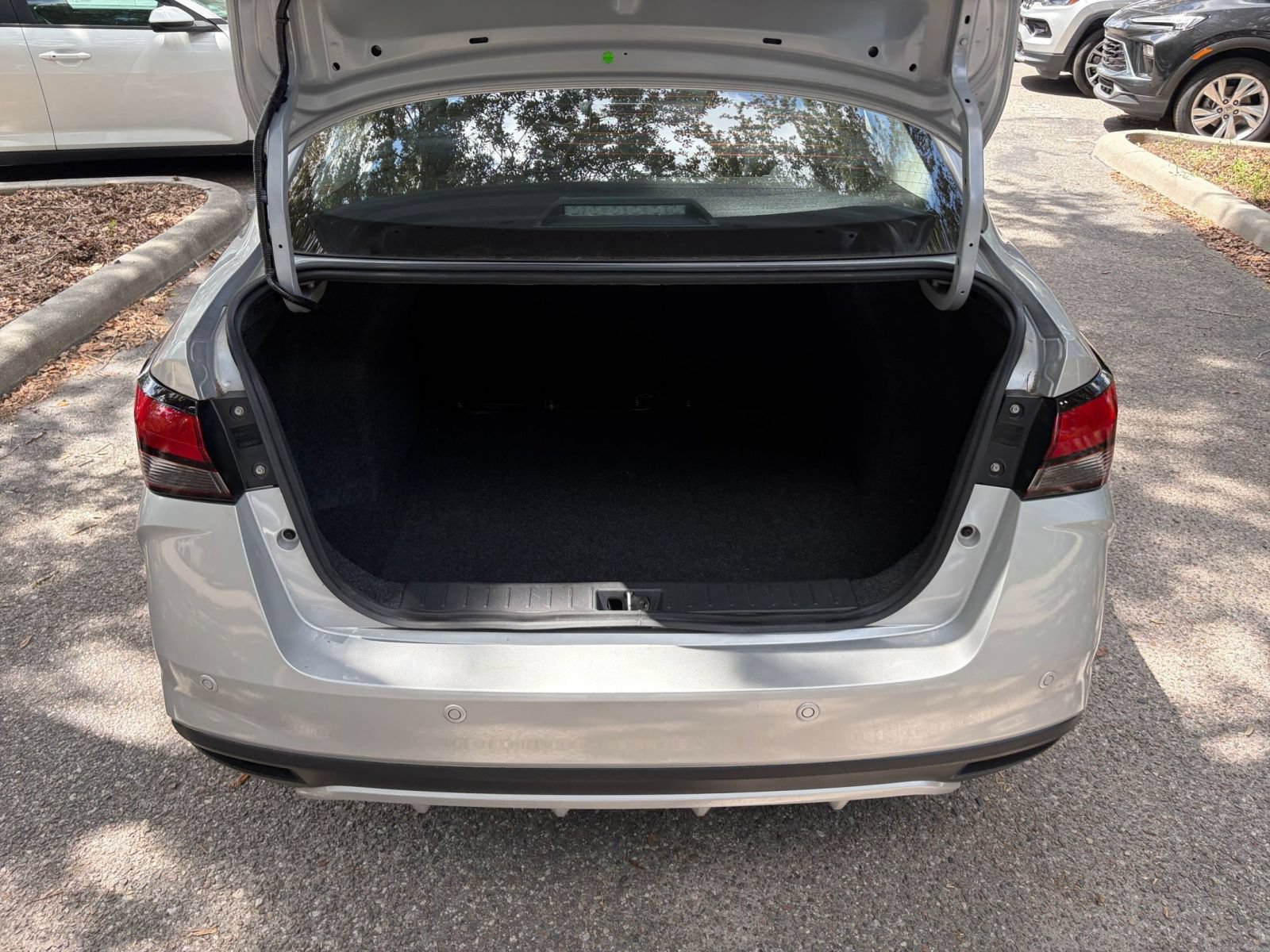 Used 2025 Nissan Versa SV FWD image 29