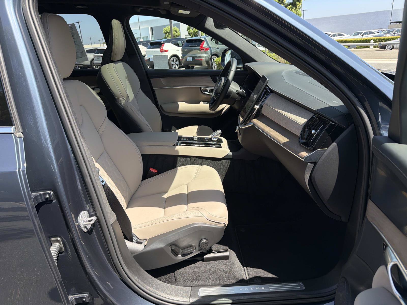 Used 2026 Volvo XC90 B6 Plus w/ Protection Package Premier AWD/4WD image 26