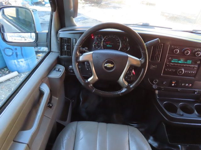 Used 2018 Chevrolet Express 2500 w/ Driver Convenience Package RWD image 15