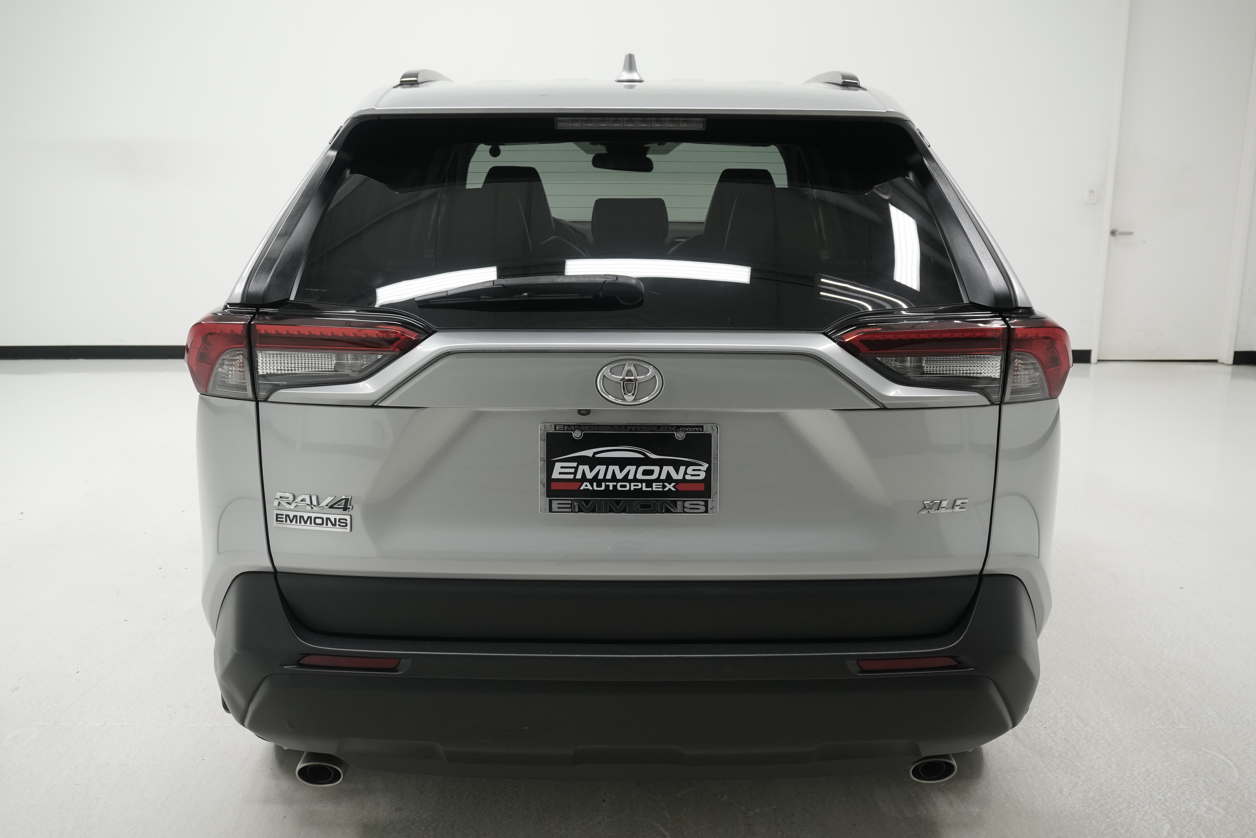 Used 2021 Toyota RAV4 XLE Premium FWD image 5