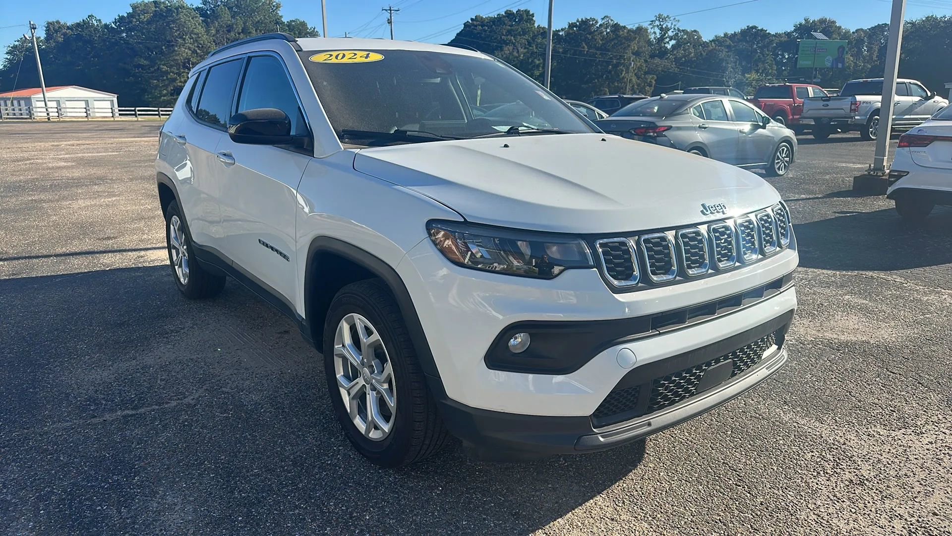 Used 2024 Jeep Compass Latitude image 3