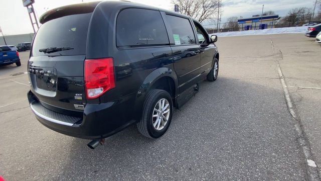 Used 2016 Dodge Grand Caravan SXT FWD image 2