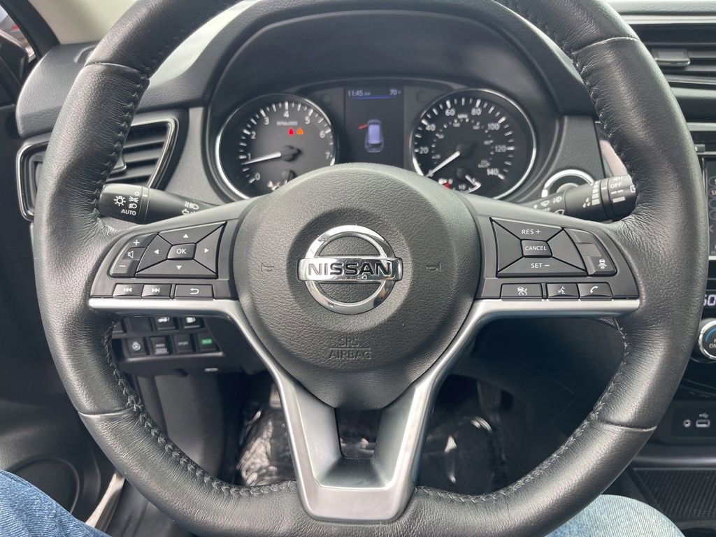 Certified 2018 Nissan Rogue SV w/ Sun & Sound Touring Package AWD/4WD image 12