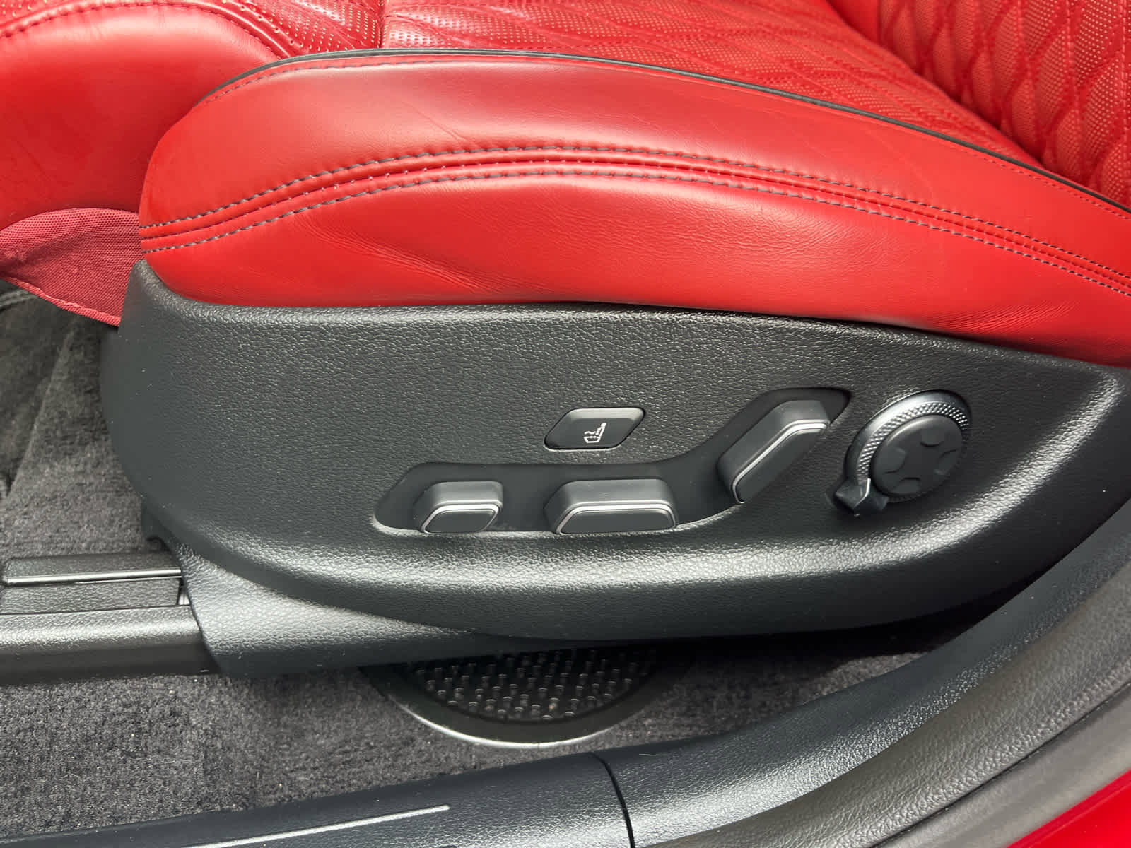 Used 2022 Genesis GV70 3.5T Sport w/ Sport Advanced Package image 21