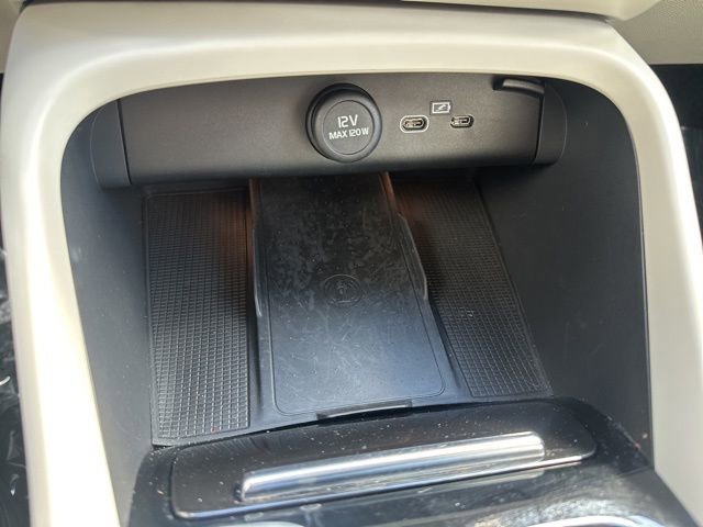 Certified 2023 Volvo XC40 B5 Ultimate w/ Climate Package image 30