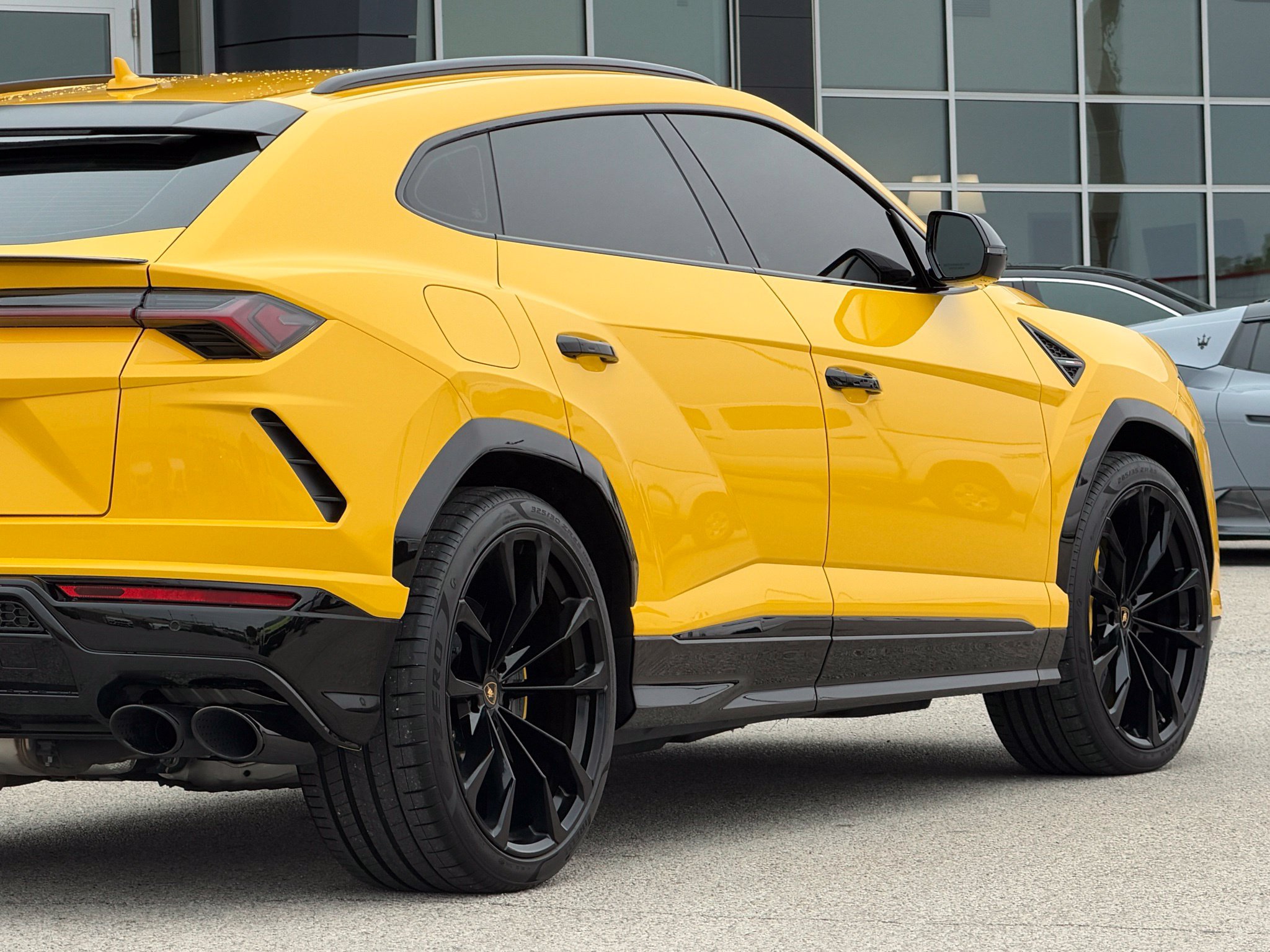 Used 2022 Lamborghini Urus AWD/4WD image 9