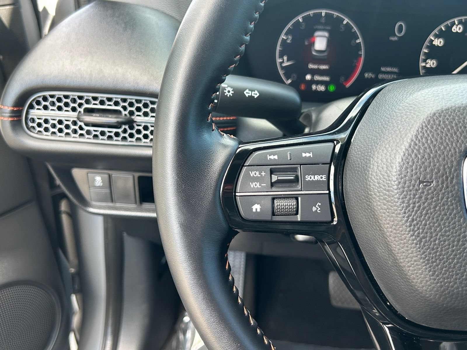 Certified 2025 Honda HR-V Sport image 27