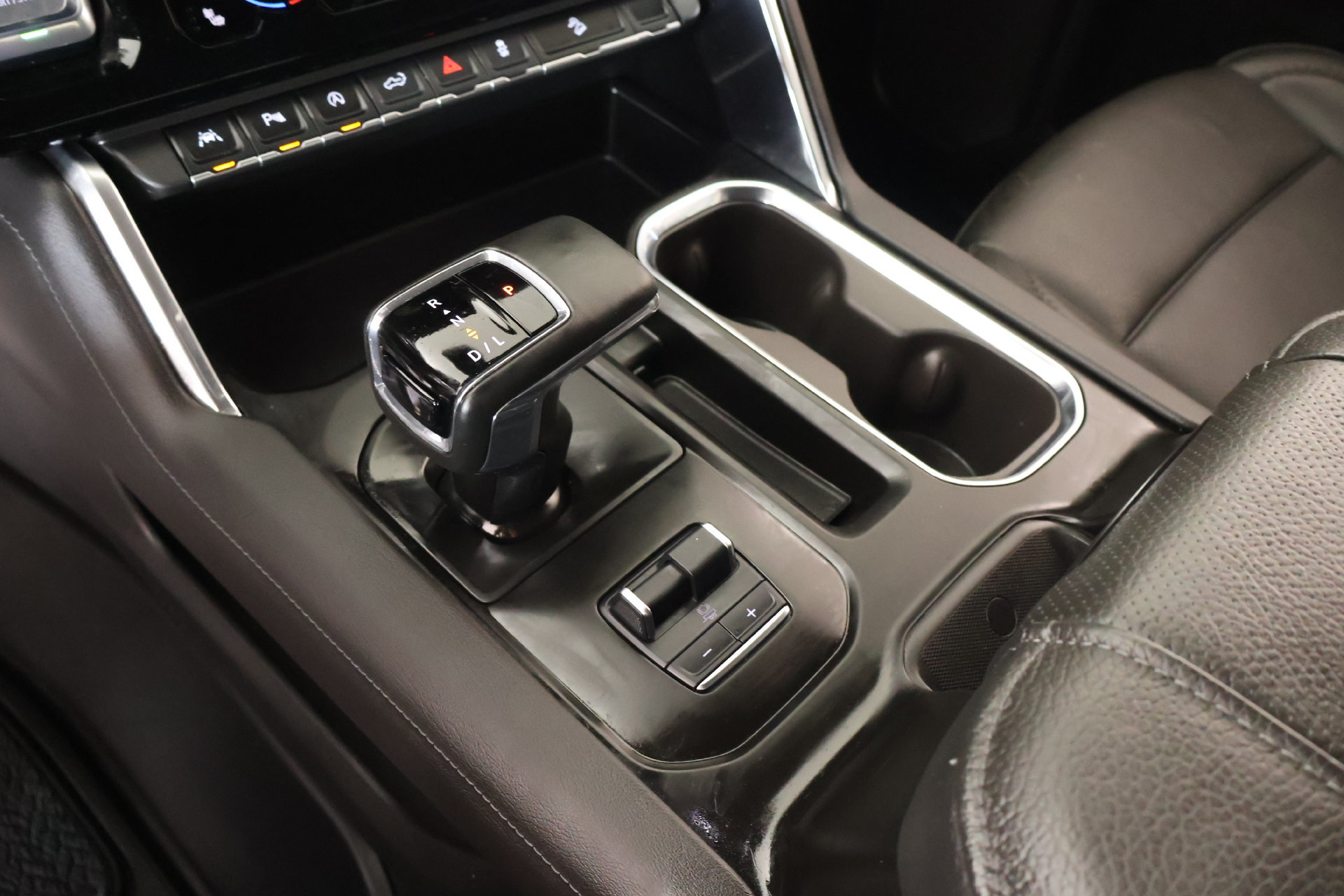Used 2025 GMC Sierra 1500 Denali w/ Technology Package AWD/4WD image 9