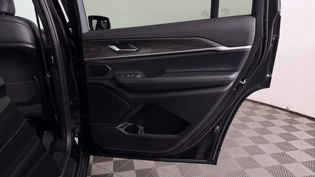 New 2027 Jeep Grand Cherokee L Limited AWD/4WD image 29