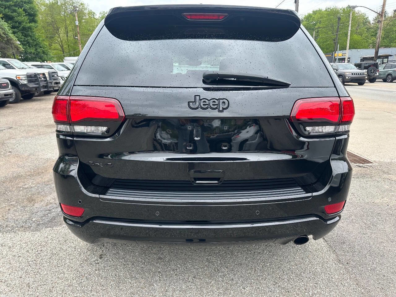 Used 2017 Jeep Grand Cherokee Altitude AWD/4WD image 6