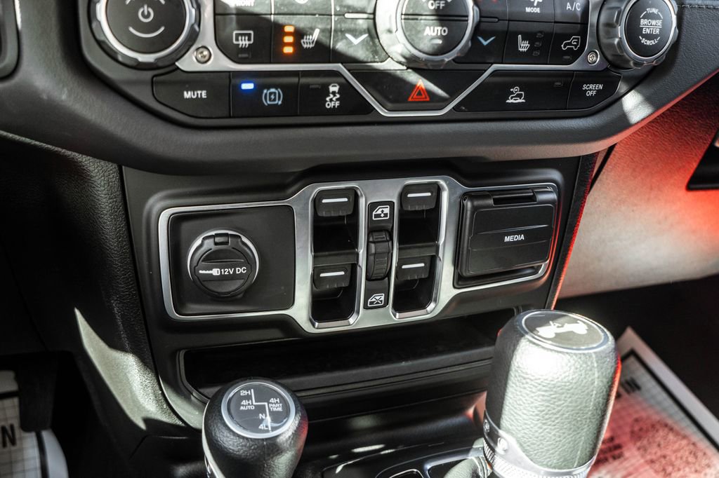 Used 2025 Jeep Wrangler Unlimited Sahara image 22