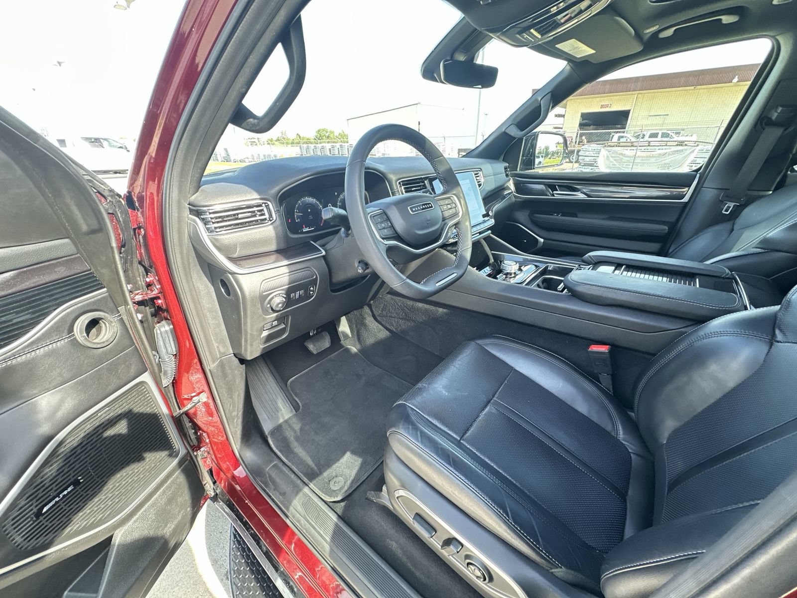 Used 2024 Jeep Wagoneer 4WD w/ Premium Group I image 10